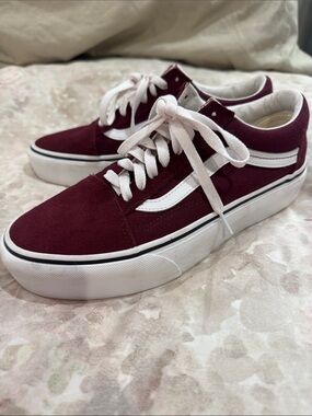 Old Skool Vans Women's Low-Top Suede/Canvas Sneakers in Burgundy and White